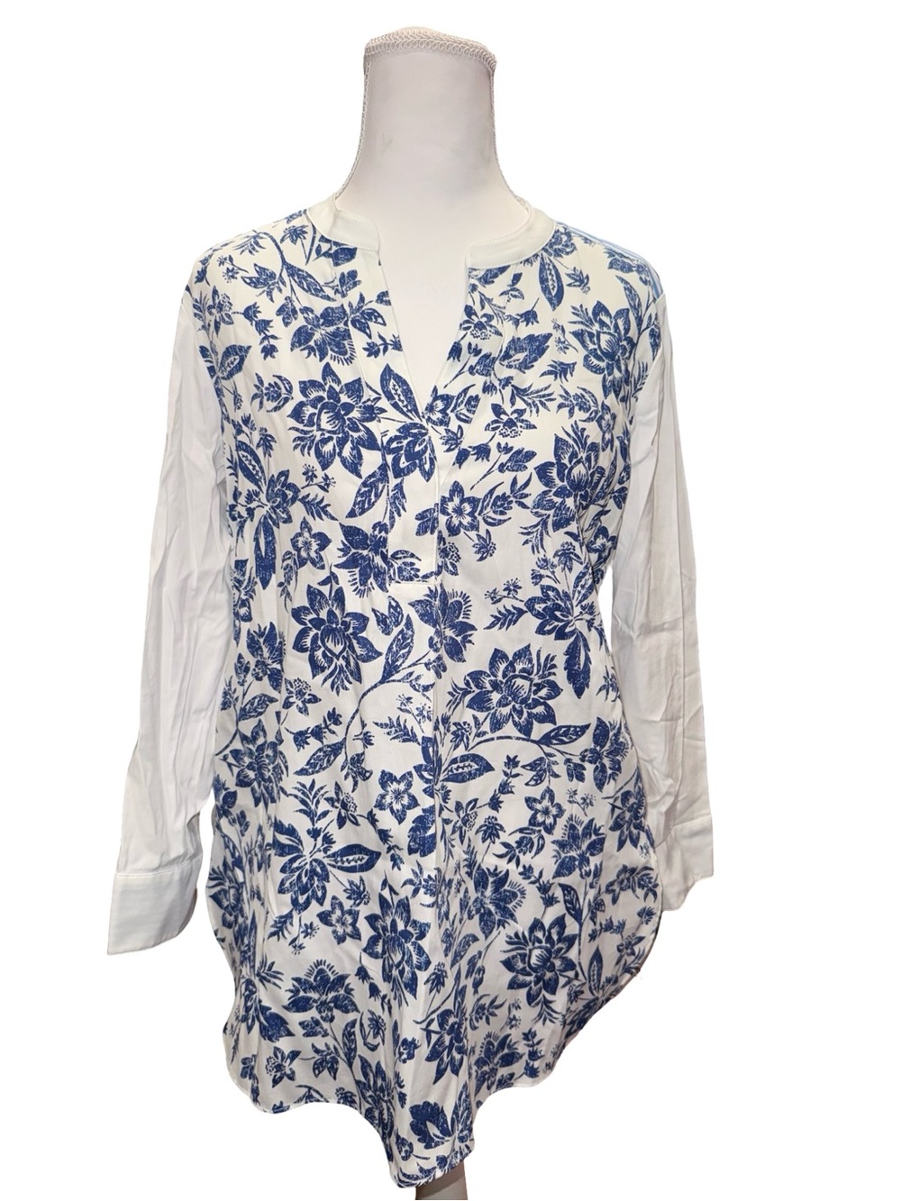 Foxcroft Colette Blouse Size 6 Blue White Floral Long Sleeve Button Front NWT - Picture 3 of 12